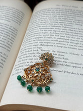 Load image into Gallery viewer, Vintage style pendant with cut stones
