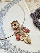 Load image into Gallery viewer, Vintage statement pendant with hasli
