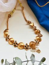 Load image into Gallery viewer, Vintage style necklace

