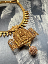 Load image into Gallery viewer, Statement vintage Yali necklace
