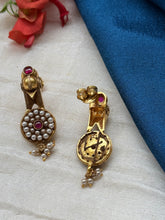 Load image into Gallery viewer, Vintage style statement earrings
