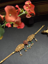 Load image into Gallery viewer, Statement vintage style choker necklace
