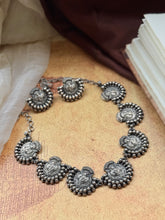 Load image into Gallery viewer, Nagru necklace set in oxidised silver 925
