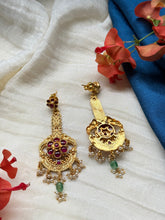 Load image into Gallery viewer, Vintage style statement earrings
