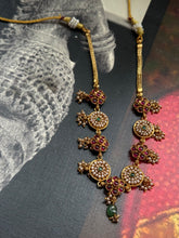 Load image into Gallery viewer, Vintage style statement necklace
