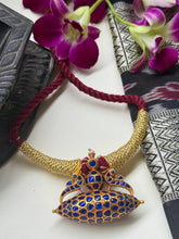 Load image into Gallery viewer, Kundan choker with thread work
