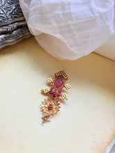 Load image into Gallery viewer, Statement vintage style pendant
