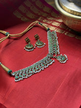 Load image into Gallery viewer, Statement emerald kundan necklace with earrings
