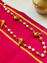 Load image into Gallery viewer, Pearls  &amp; birds necklace in gold tone
