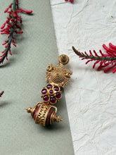 Load image into Gallery viewer, Gold polished, vintage style pendant in silver 925
