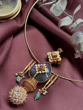 Load image into Gallery viewer, Vintage statement pendant with hasli
