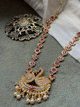 Load image into Gallery viewer, Vintage style swan necklace with cut stones
