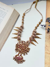 Load image into Gallery viewer, Statement vintage style necklace
