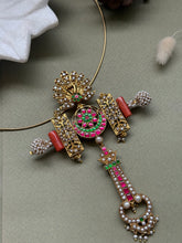 Load image into Gallery viewer, Statement silver 925gold polish pendant with pearls
