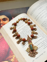Load image into Gallery viewer, Coral necklace in silver 925 and gold polish
