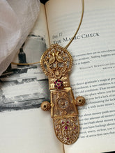 Load image into Gallery viewer, Statement vintage style peacock pendant with hasli
