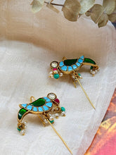 Load image into Gallery viewer, Kundan work earrings in gold polish
