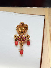 Load image into Gallery viewer, Vintage style pendant in silver 925 and gold polish
