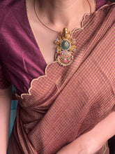 Load image into Gallery viewer, Vintage statement pendant hasli
