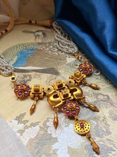 Load image into Gallery viewer, Vintage style statement pendant
