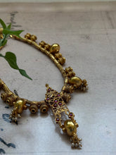 Load image into Gallery viewer, Vintage style statement necklace
