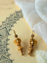 Load image into Gallery viewer, Vintage style statement earrings in sliver 925 in gold polish
