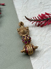 Load image into Gallery viewer, Gold polished, vintage style pendant in silver 925
