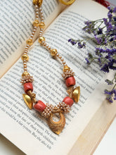 Load image into Gallery viewer, Pearl necklace handcrafted in silver 92.5 and gold polish
