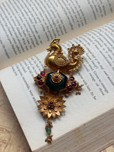 Load image into Gallery viewer, Vintage style statement pendant
