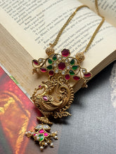 Load image into Gallery viewer, Statement vintage style pendant chain in silver 925 and gold polished
