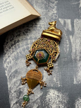 Load image into Gallery viewer, Gold polished, vintage style pendant in silver 925
