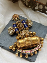 Load image into Gallery viewer, Statement vintage 925gold polish pendant

