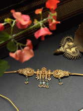 Load image into Gallery viewer, Statement vintage style choker necklace

