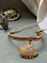 Load image into Gallery viewer, Vintage style statement attigai with cut stones in 925 silver
