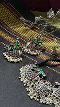 Load image into Gallery viewer, Statement kundan fish necklace
