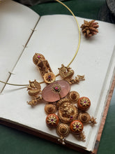 Load image into Gallery viewer, Vintage statement pendant with hasli
