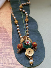 Load image into Gallery viewer, Vintage style pendant with pearl chain
