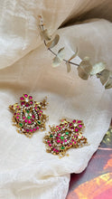 Load image into Gallery viewer, Kundan work earrings in gold polish
