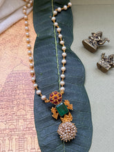 Load image into Gallery viewer, Vintage style pendant with pearl chain

