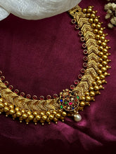 Load image into Gallery viewer, Statement vintage style Thushi necklace
