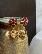 Load image into Gallery viewer, Vintage style (925 silver) earrings in gold polish
