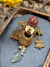 Load image into Gallery viewer, Statement vintage 925 gold polish pendant
