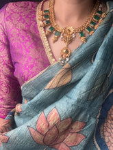 Load image into Gallery viewer, Statement vintage style kundan necklace set
