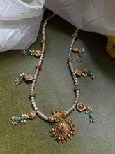 Load image into Gallery viewer, Pearl necklace
