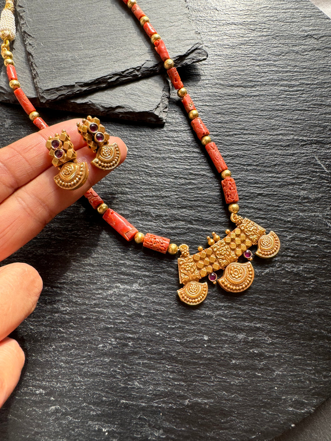 Antique coral beaded necklace in silver 925 and gold polish