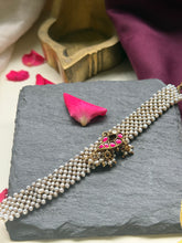 Load image into Gallery viewer, Kundan and pearl choker in silver 925
