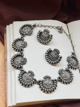 Load image into Gallery viewer, Nagru necklace set in oxidised silver 925
