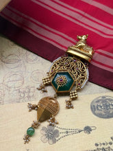 Load image into Gallery viewer, Gold polished, vintage style pendant in silver 925
