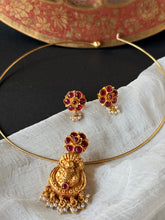 Load image into Gallery viewer, Vintage nagru pendant with earrings
