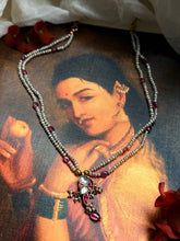 Load image into Gallery viewer, Pearl bunch necklace
